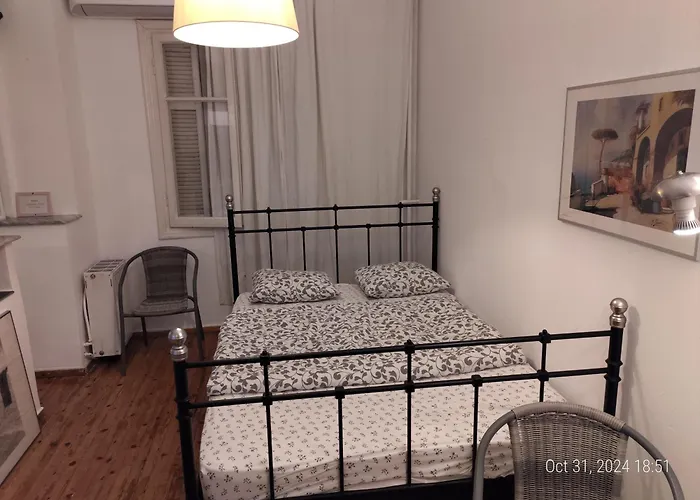 Cosy Open Large Studio By Roman Ruins Helexpo